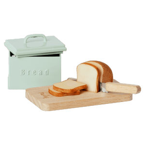 Maileg Miniature Brotbox mit Schneidebrett und Messer | Puppenhaus-Zubehör | Beluga Kids