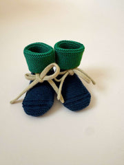 Bottines bleues / gazon
