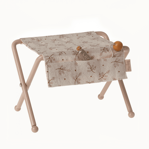 Maileg Wickeltisch Babymaus Rose | Puppenhaus-Zubehör | Beluga Kids
