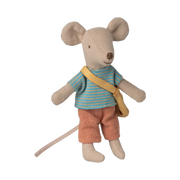 Kleiner Bruder Maus mit Tasche