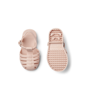 Bre Sandalen Sorbet Rose von Liewood, flexible, wasserdichte Sommerschuhe für Kinder mit süßen Panda-Fußabdrücken.