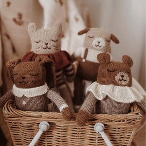 Main Sauvage Strickspielzeug Teddy Oat Pyjamas | Kuscheltier | Beluga Kids