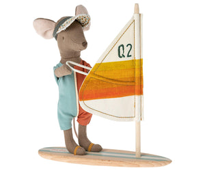 Maileg Beach Maus mit Surfbrett Kleiner Bruder | Puppen, Spielkombinationen & Spielzeugfiguren | Beluga Kids