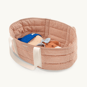 WE ARE GOMMU Gommu Babykorb Vichy | Zubehör für Puppen & Puppentheater | Beluga Kids