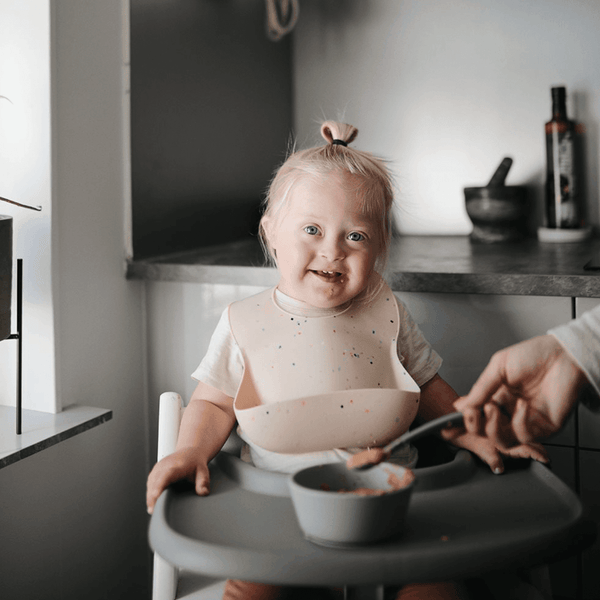 Mushie Stay-put Silikon Schüssel Cambridge Blue | Kindergeschirr | Beluga Kids