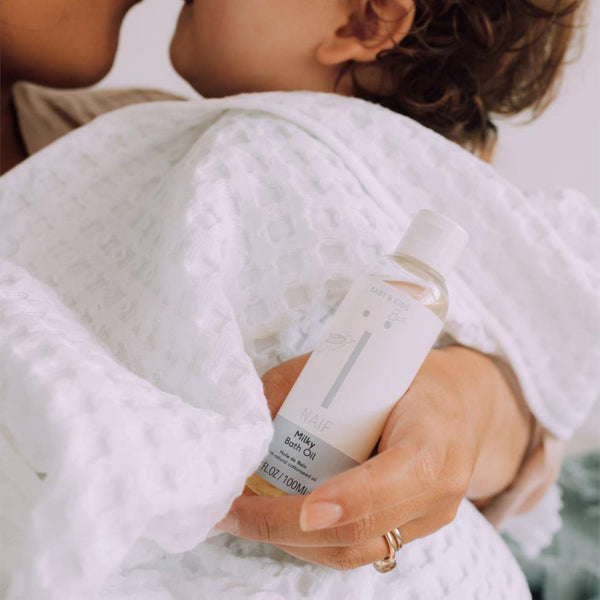 Naïf Care Milchiges Baby-Badeöl | Badeöl | Beluga Kids