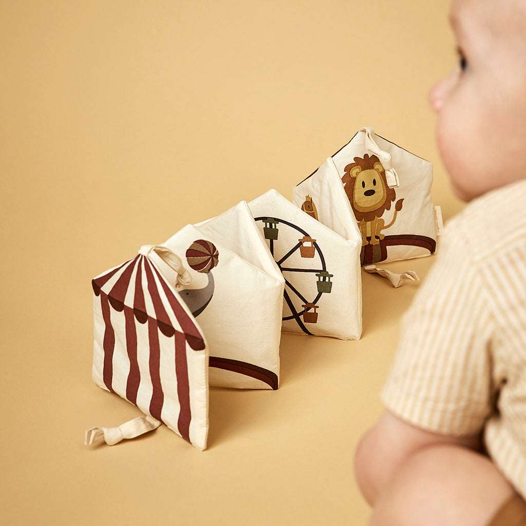 Greiflinge, Rasseln und Spieluhren aus schadstoffgeprüften Materialien fürs Baby