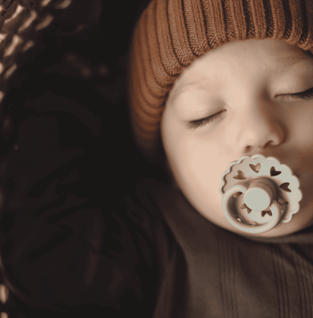Baby-Grundausstattung mit Body, Kuscheltier und Fixleintuch