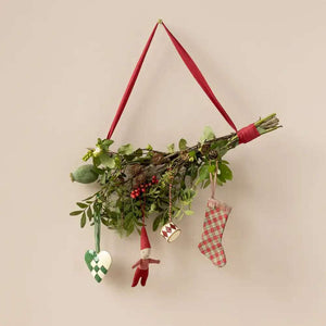 Maileg Advents-Kollektion mit Weihnachtsdeko und Geschenkverpackung