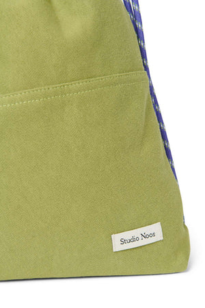 Jerseystoff des grünen Studio Noos Gym Bags im Detail