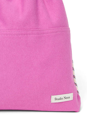 Kordelzug am Studio Noos Gym Bag in Pink im Detail