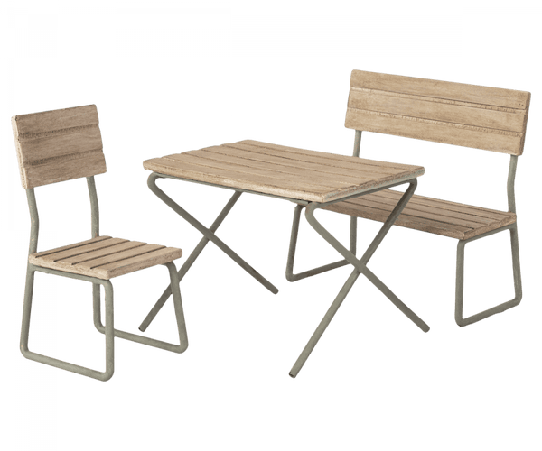 Maileg Gartentisch mit Stuhl & Bank | Puppenhaus-Zubehör | Beluga Kids