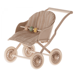 Maileg Kinderwagen Babymaus Rose – drehbarer Sitz im Detail