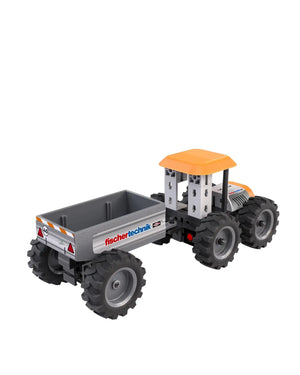 Detailansicht des Anhängers am fischertechnik Traktor