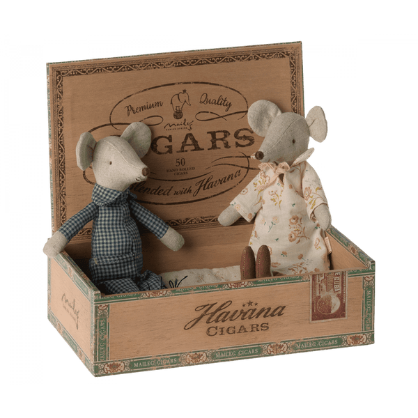 Grandma &amp; Grandpa mice in cigar box 