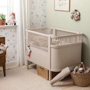 Rosé-Holzton des Sebra Bett Baby & Junior im Detail