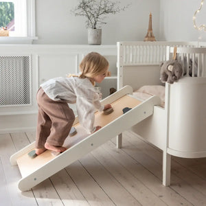 Höhenverstellbarer Bettboden im Sebra Bett Baby & Junior