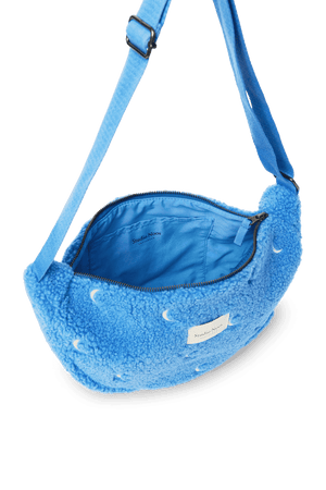 Mondmotiv auf hellblauem Teddy-Stoff der Studio Noos Gürteltasche