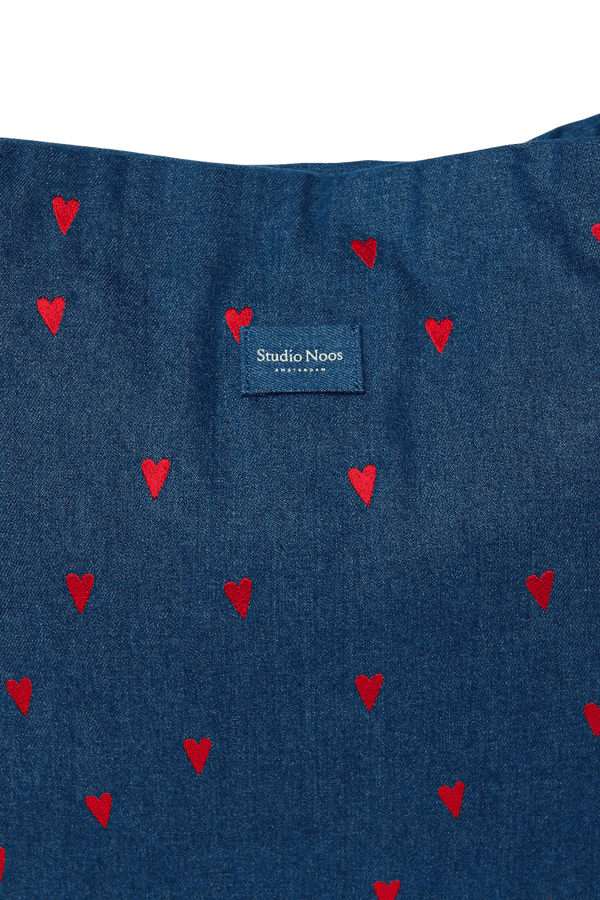 Studio Noos Denim Mom Bag Dark Blue Red Hearts geöffnet