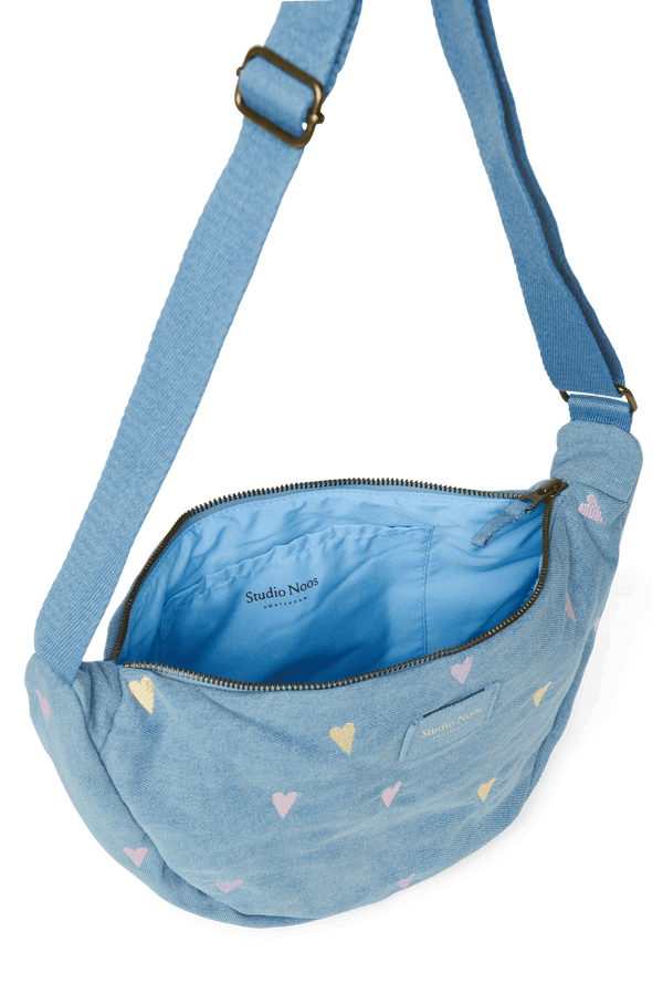Studio Noos Gürteltasche Light Blue Hearts geöffnet