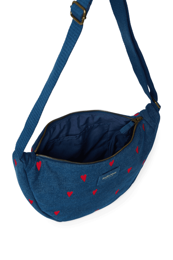 Studio Noos Gürteltasche Dark Blue Red Hearts geöffnet
