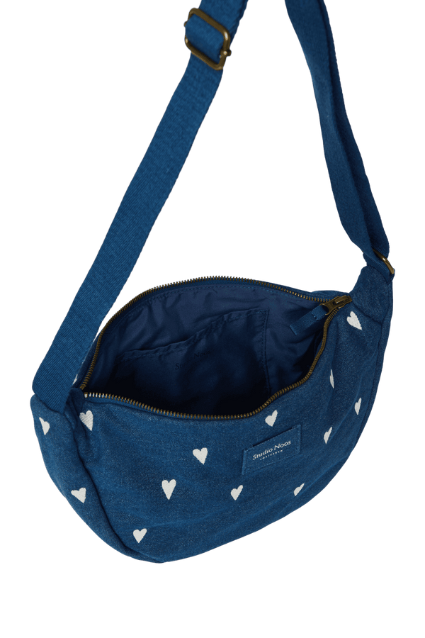 Studio Noos Gürteltasche Dark Blue White Hearts geöffnet