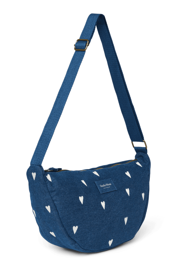 Studio Noos Denim Gürteltasche um die Hüfte geschnallt
