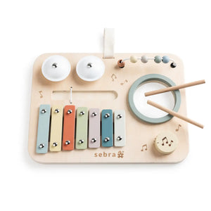 Sebra Aktivitätstafel Musik am Kinderwagen befestigt