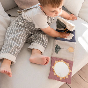 Babysicherer Spiegel im Sebra Stoffbuch World of Sebra