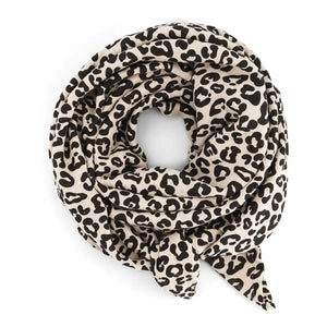 Bianca Swaddle Leopard Greige von Rose in April, zusammengelegt