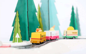 Hotdog-Lieferwagen von Candylab Toys, New Yorker Street-Food-Wagen als Holzauto