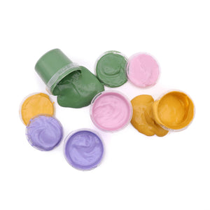 NEOGRÜN Bio-Fingerfarben Luka – Kinderhand mit Farbe