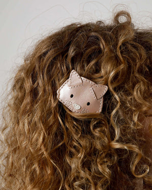 Donsje Haarspange Cat im Haar eines Kindes