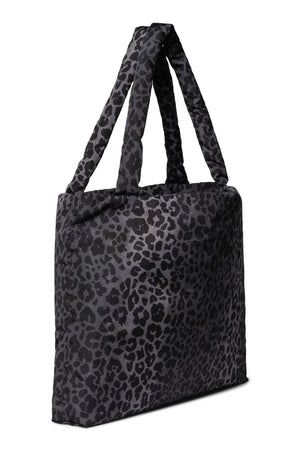 Gesteppte Mom Bag im Leoprint von Studio Noos, 58 × 42 cm