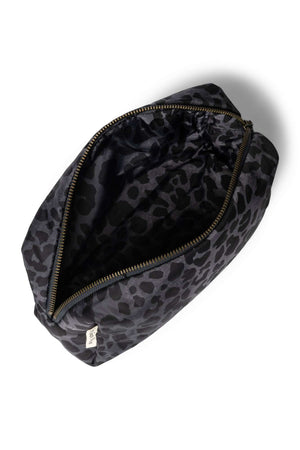 Antra Leopard Puffy Etui von Studio Noos geöffnet