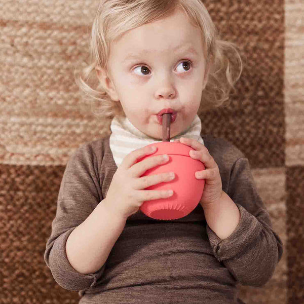 OYOY Kindertrinkbecher Apple Cup Brombeer | Kinderbesteck | Beluga Kids
