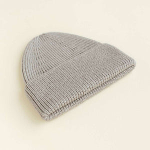 Hvid Beanie Fonzie Pebble aus mulesingfreier italienischer Merinowolle