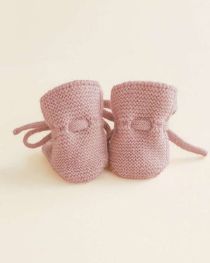 Hvid Booties Powder, Paar von der Seite