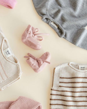 Hvid Merino-Booties Powder im Alltag