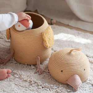 Lorena Canals Korb Charlie the Chicken – geflochtene Beine im Detail