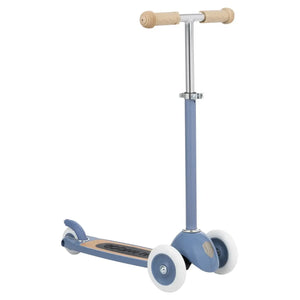 Kinderroller von Banwood in Dusty Blue von vorne