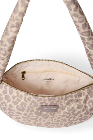 Studio Noos Puffy Mini Cross Body Bag Beige Leopard – Rückansicht