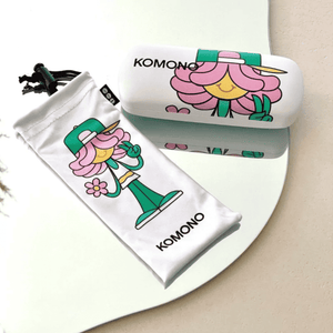 Komono Kinder-Sonnenbrille Lou Lou Yellow Jungle am Kind getragen