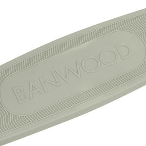 Trittbrett und Räder des Banwood ECO Scooters in Olive