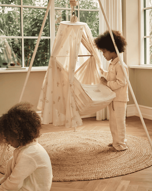 Wiegenhimmel Over the Moon – gedämpftes Licht im Kinderzimmer