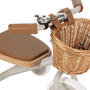 Pedale und Räder des Banwood Dreirads in Beige