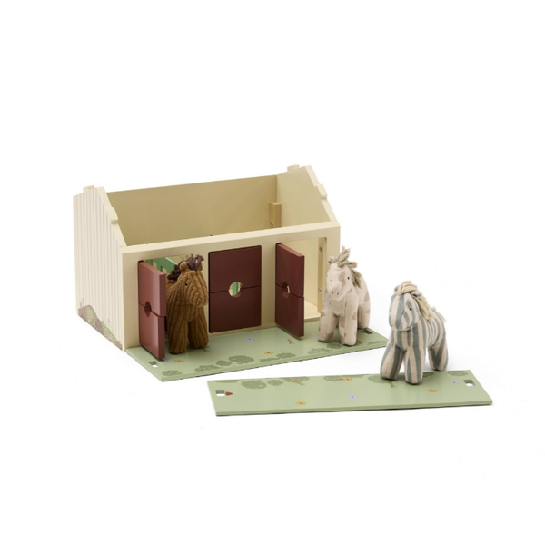 Pferdestall mit Pferden