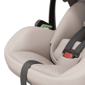 Avionaut Pixel 3 Babyschale Beige im Auto