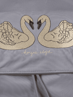 Clover Schulthek Swan Sleet Konges Sløjd mit Regenhülle