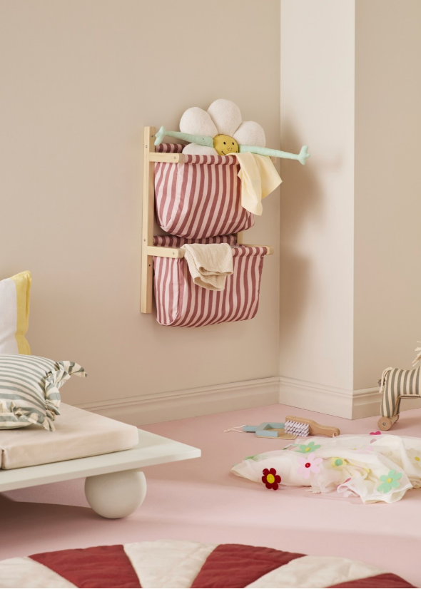 Wand-Organizer von Kids Concept, Rahmen aus FSC-Birkenholz im Detail